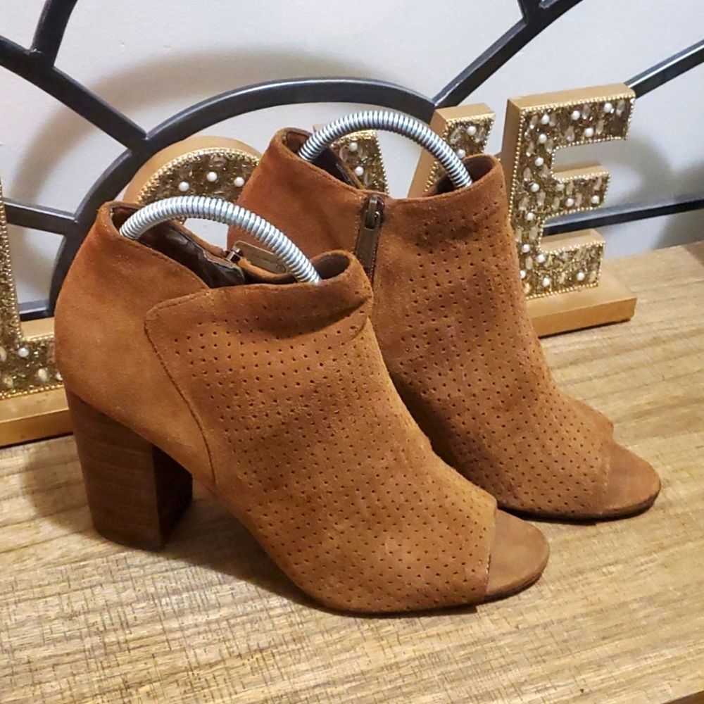 Jessica Simpson Brown Suede Perforated Side Zip Up  Kymber Ankle Booties Sz 9.5
